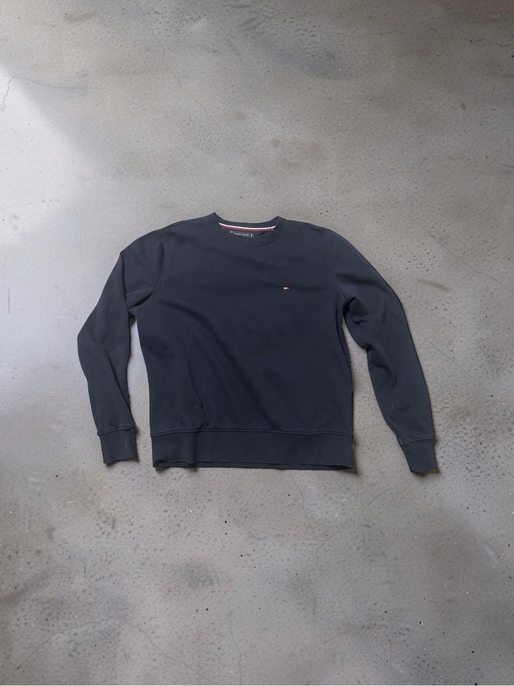 Tommy Hilfiger Men's black/navy Crewneck Pullover Sweatshirt